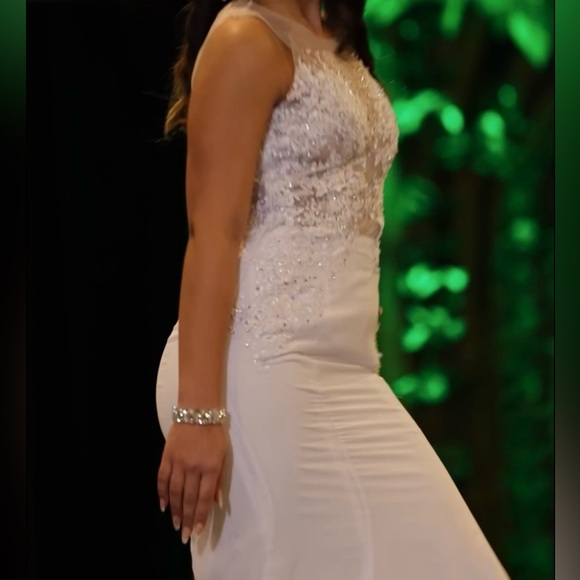 White, floor length, local designer dress - Picture 6 of 7